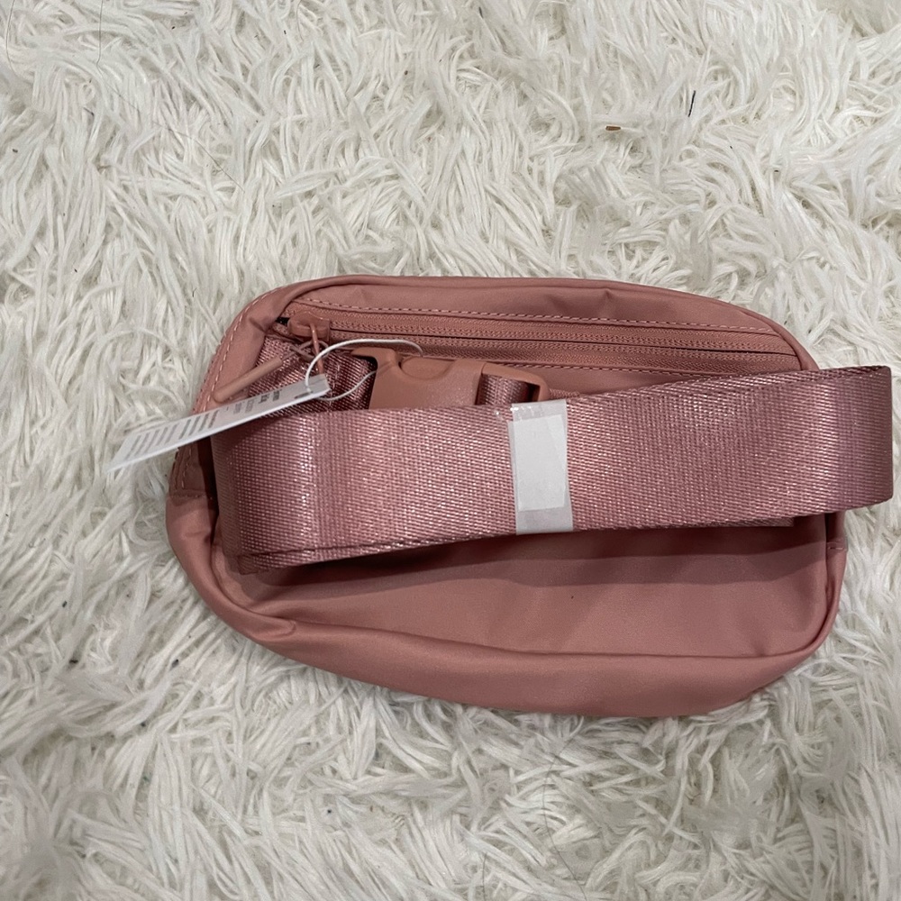 NWT lululemon everywhere belt bag pink pastel - Picture 2 of 4